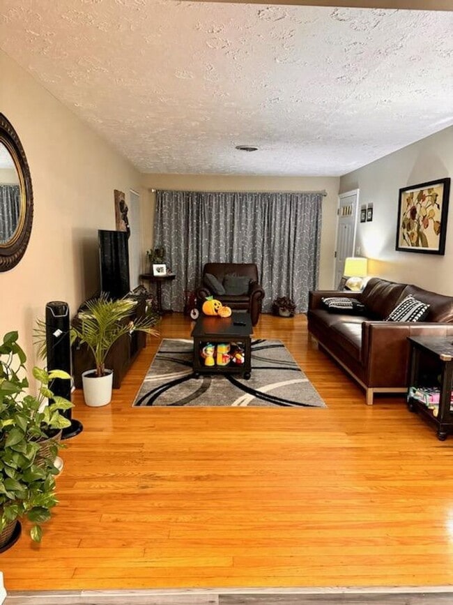 Building Photo - Nice 3 bedroom/1.5 bath home for rent in E. Morristown, Tennessee