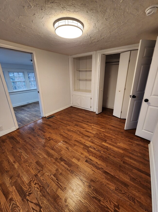 Building Photo - 2000 Oxnard Rd