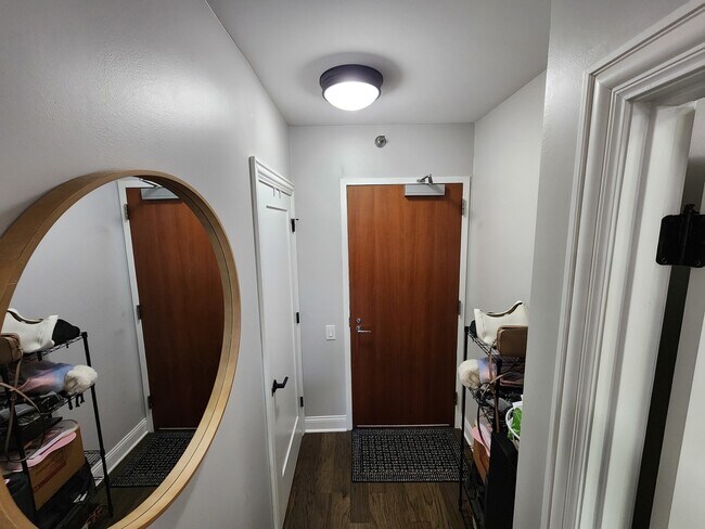 Building Photo - 400 N La Salle Dr