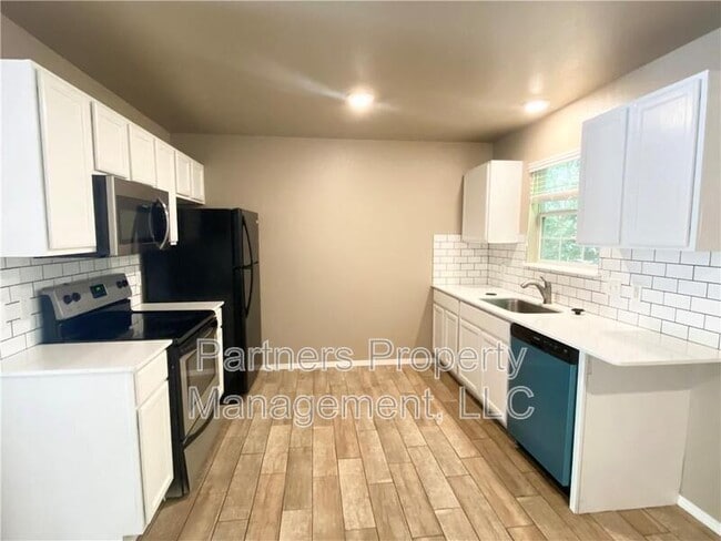 Building Photo - 1530 N Addington Ave
