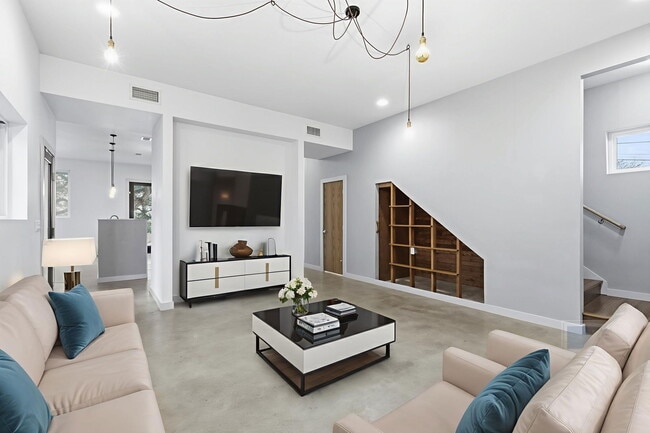 Building Photo - 1520 Parker Ln