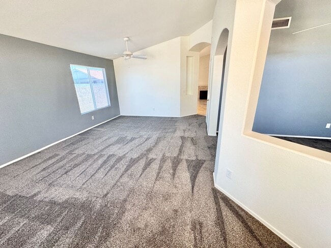 Building Photo - Meticulously Maintained 3 Bedroom + Den Single Level Home! Fantastic Low Backyard.