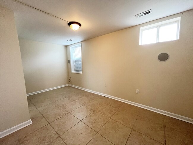 Building Photo - 75 Marblehead Rd