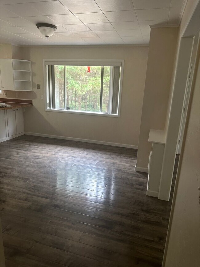 Building Photo - 2-bedroom 1 bath House