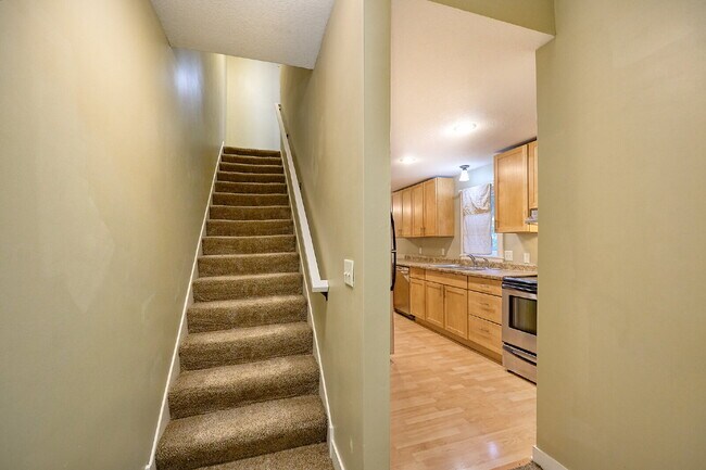 Building Photo - Charming 3-Bed Duplex in Minneapolis