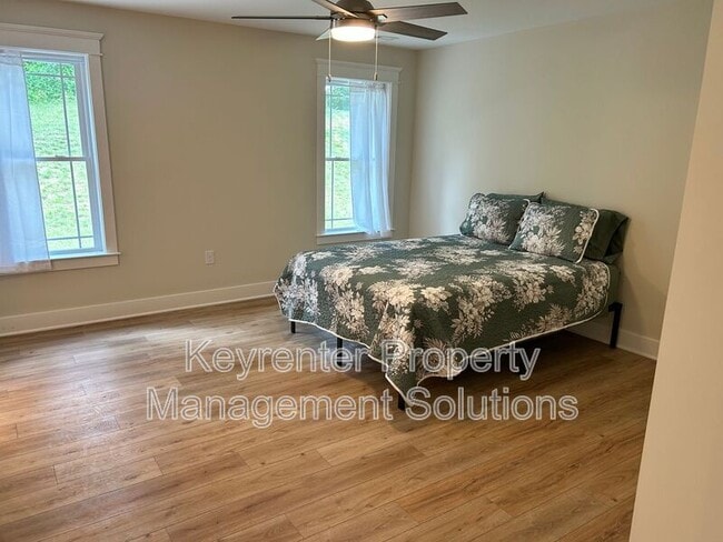 Building Photo - 185 Lindburgh Dr