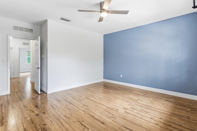 Building Photo - 5056 SW 141st Ave