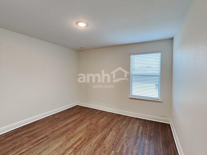 Building Photo - 815 Heavenly Dr