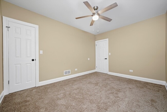 Building Photo - 14213 S Dearborn St