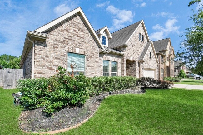 Building Photo - 1122 Boxwood Dr