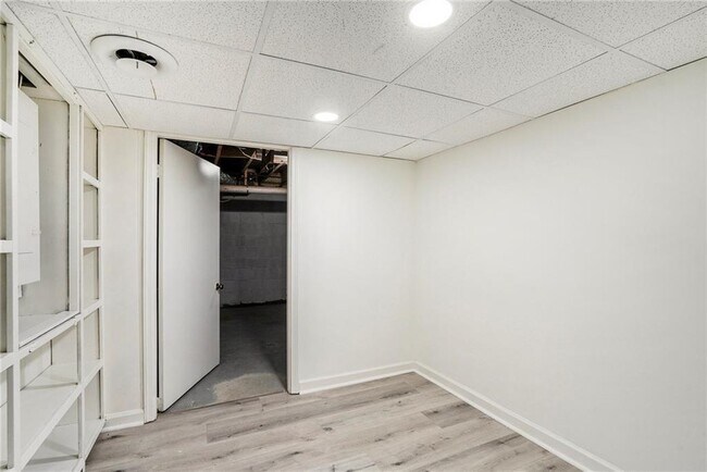 Building Photo - 525 Abernathy Rd NE