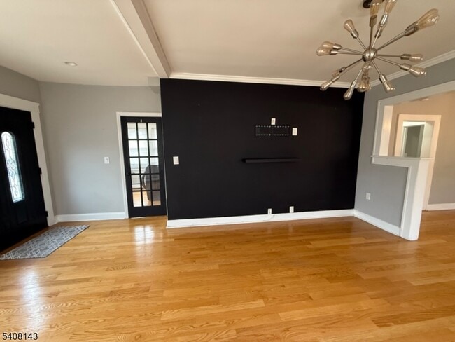 Building Photo - 28 Sabina St