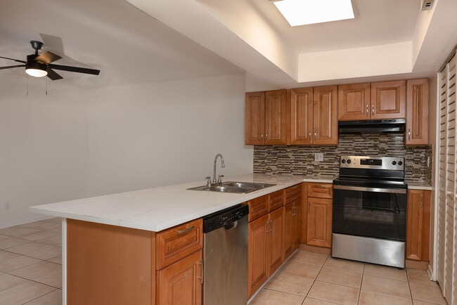 Building Photo - 1253 White Pine Dr