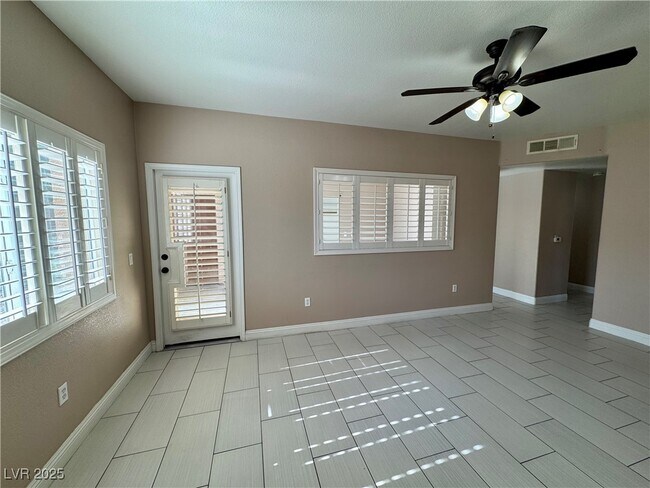 Building Photo - 1050 E Cactus Ave