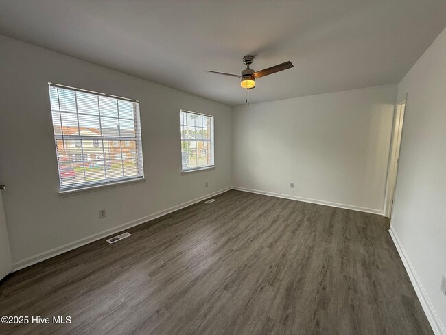 Building Photo - 206 Myrtlewood Cir