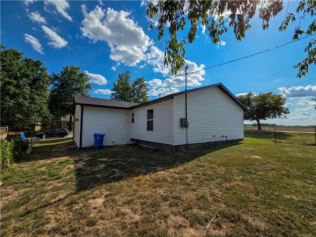 Building Photo - 412 W Swallow Cir