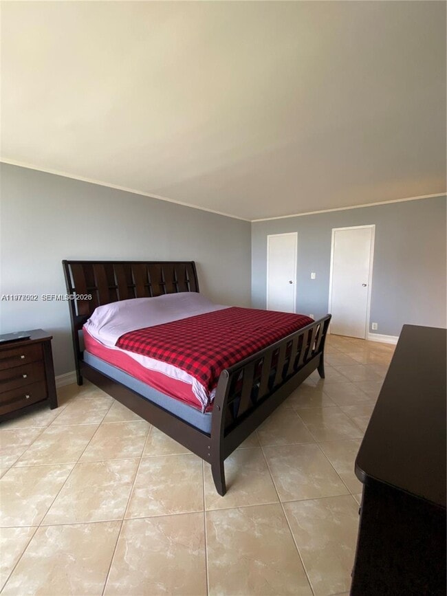 Building Photo - 2049 S Ocean Dr