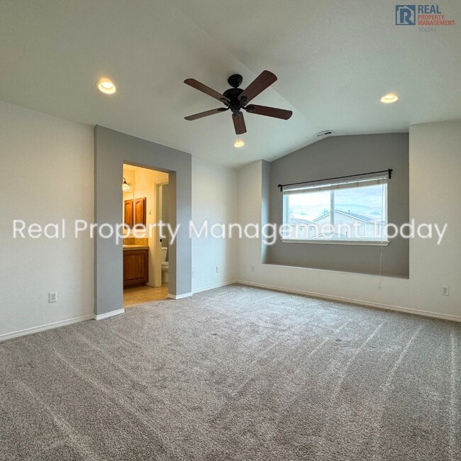 Building Photo - MOVE IN SPECIAL $300 OFF!! 1 Great 3 Bedro...