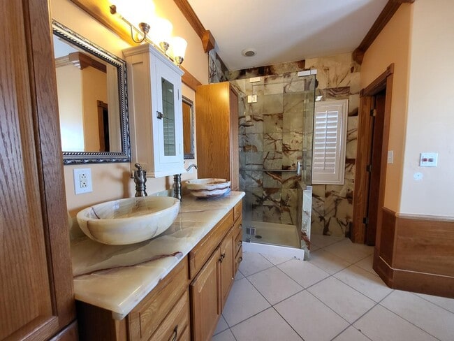 Building Photo - 2014 Vista Ridge Dr