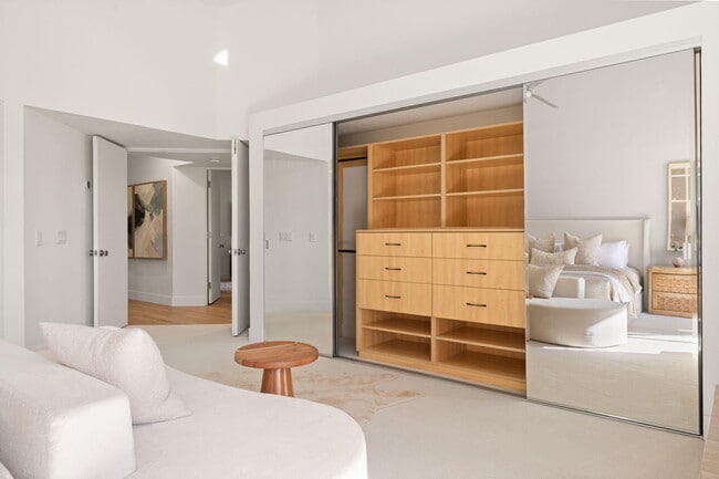 Building Photo - 47 N Kavenish Dr