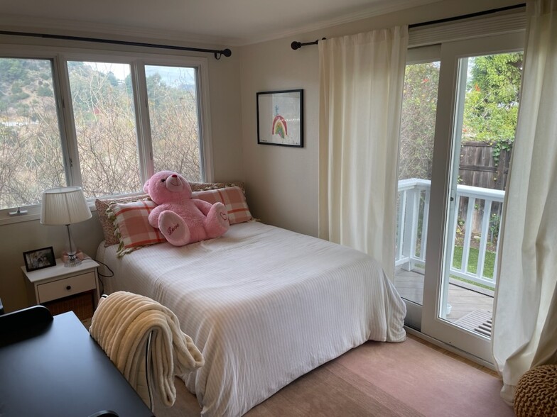 Guest bedroom - 8160 Mannix Dr