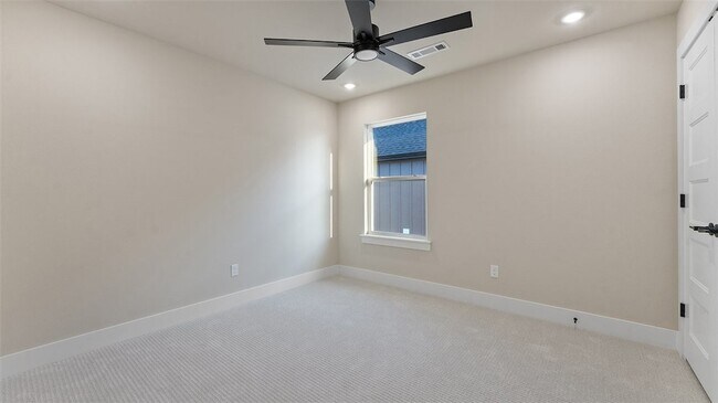 Building Photo - 1831 Utopia St