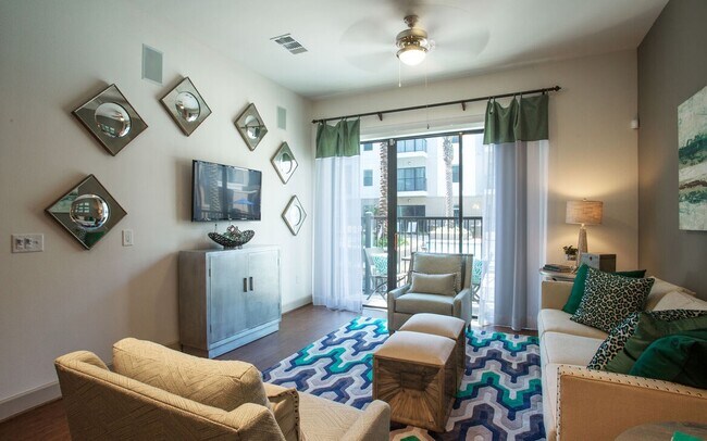 Building Photo - Boutique Living with Modern Comfort!