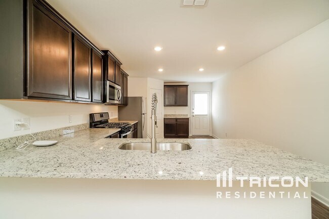 Building Photo - 3967 Trail de Paris