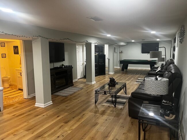 Building Photo - 13622 S School St