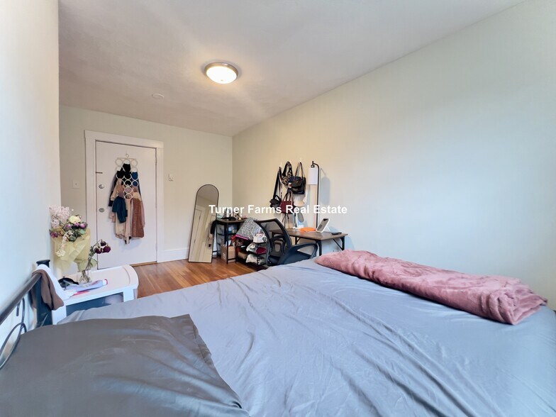 Building Photo - 402A Highland Ave