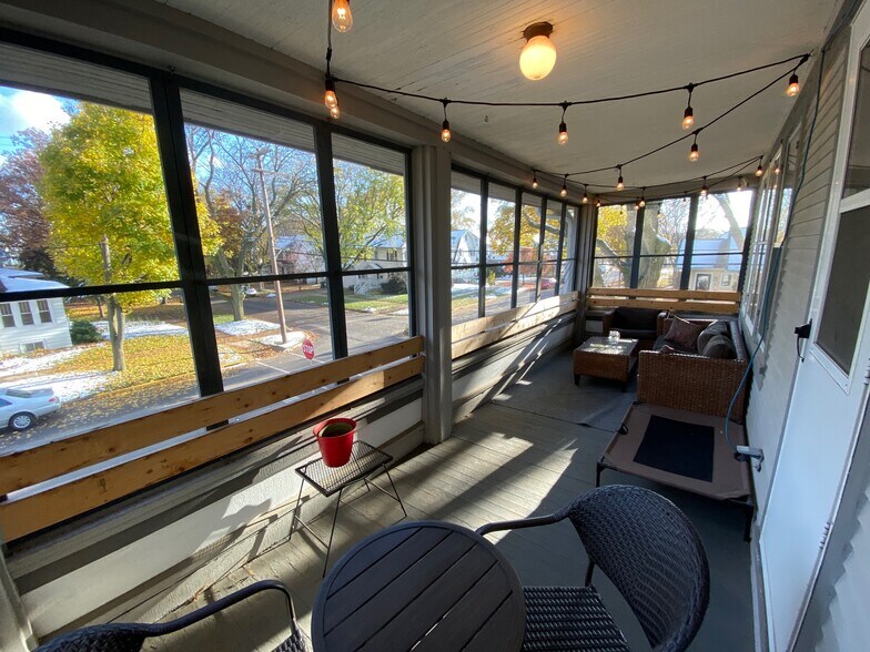 Building Photo - 2104 E Mifflin St