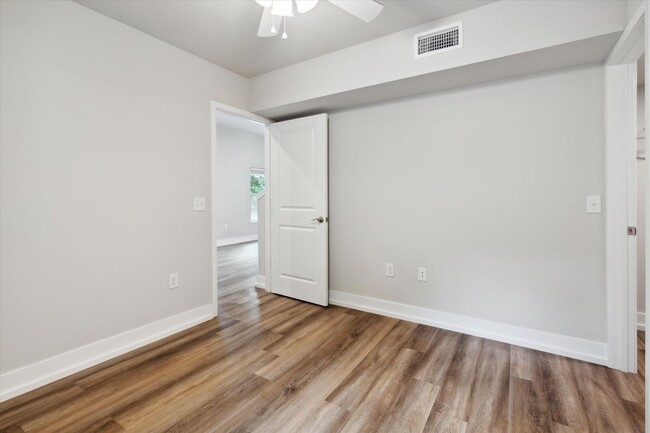 Building Photo - SUBLEASE 3 BED 3 BATH until JULY 15th !!!