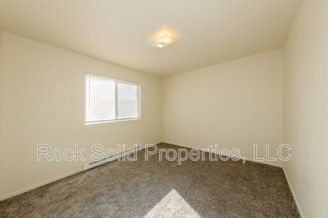 Building Photo - 1825 Edgewater Ave