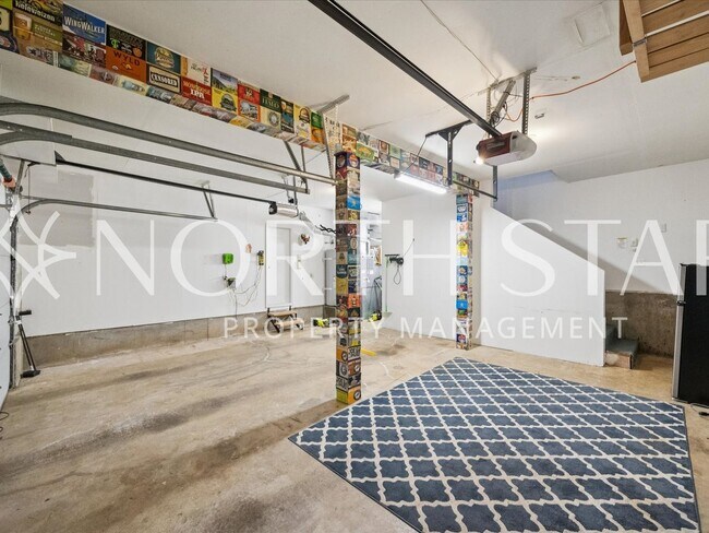 Building Photo - Traditional Home with Views