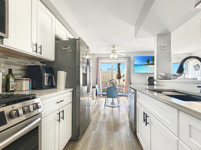 Building Photo - 1666 Cornell Dr