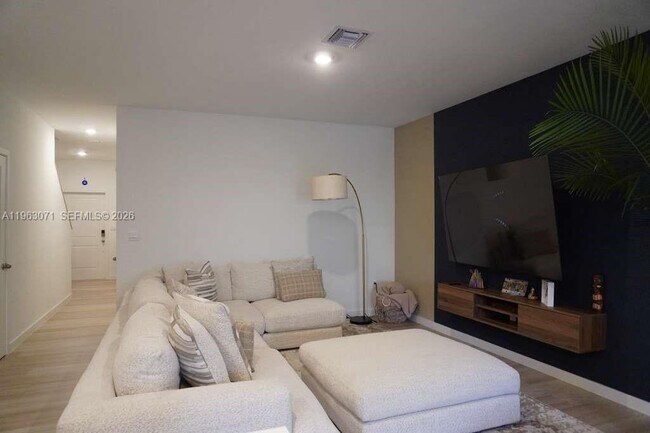 Building Photo - 385 NW 9th St