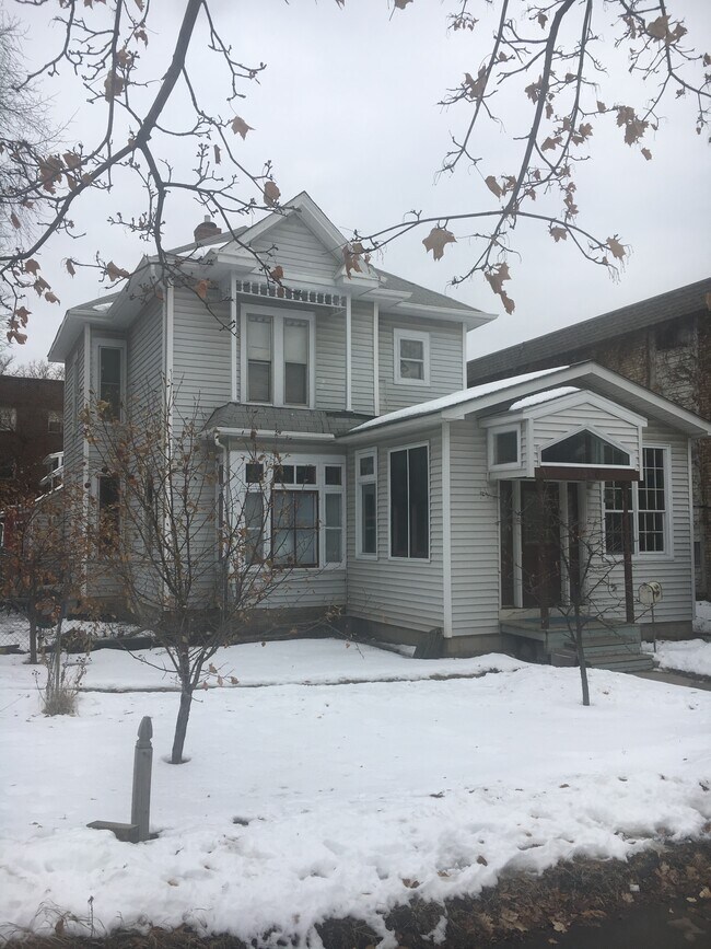 Primary Photo - 1320 W 28th St