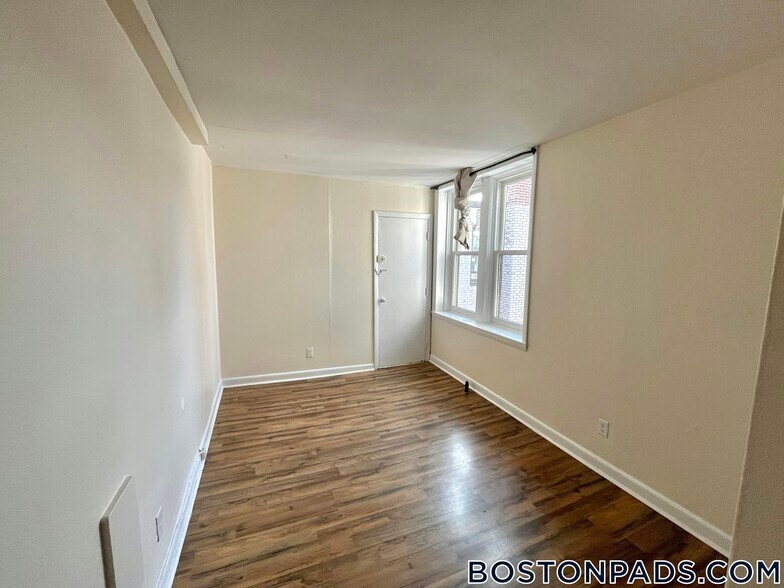 Building Photo - 1131 Commonwealth Ave