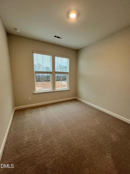 Building Photo - 404 White Oak Gdn Wy