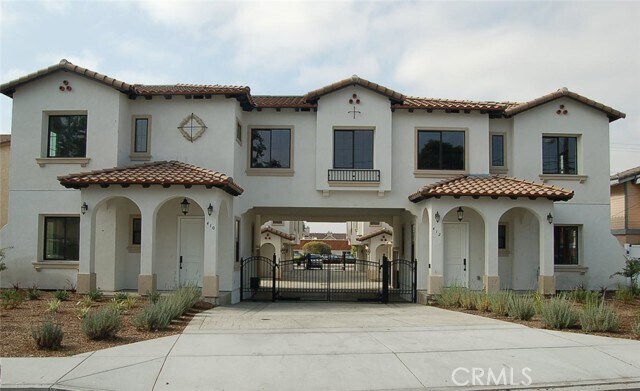 Building Photo - 425 W Duarte Rd