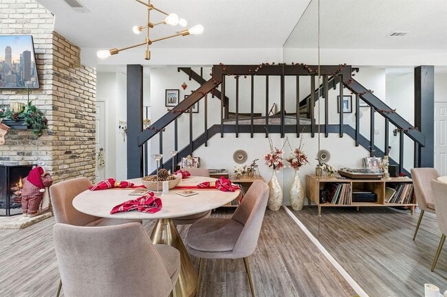 Building Photo - 10819 Crown Colony Dr