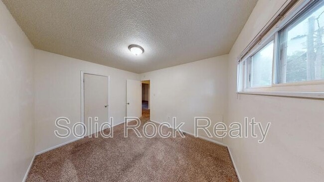 Building Photo - 1411 S Corona Ave