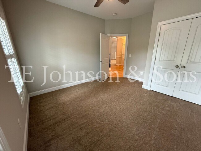 Building Photo - Beautifully Appointed Home in Clemmons