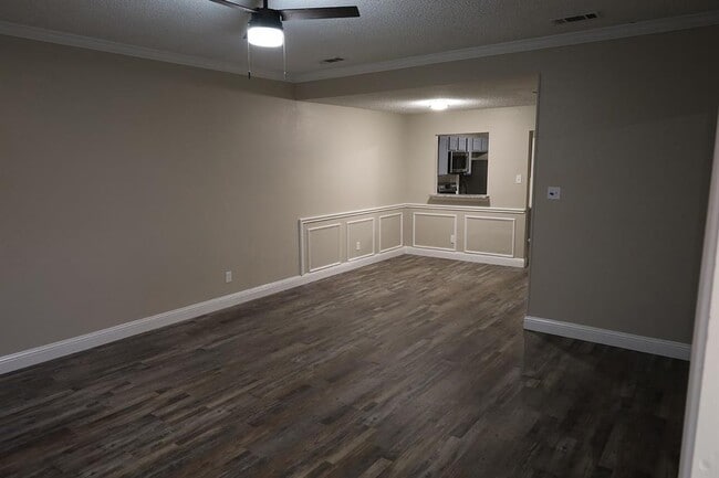 Building Photo - 707 Inglewood Trail