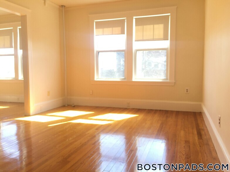 Building Photo - 157 Summer St