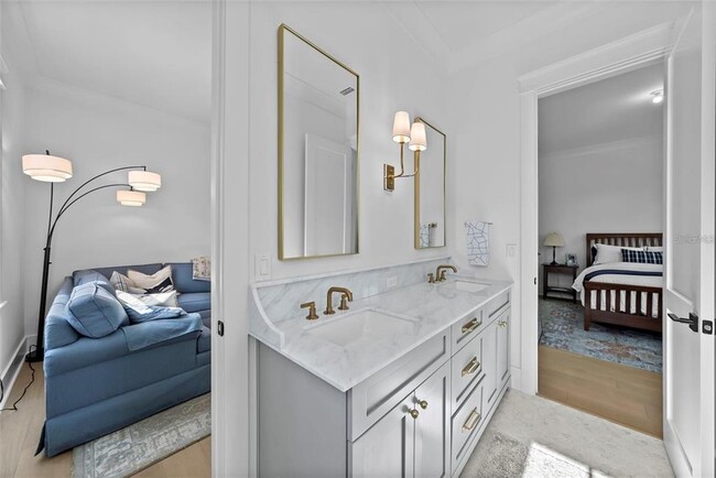 Building Photo - 321 12th Ave NE