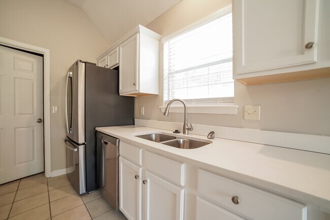 Building Photo - 4882 Graham Lake Dr