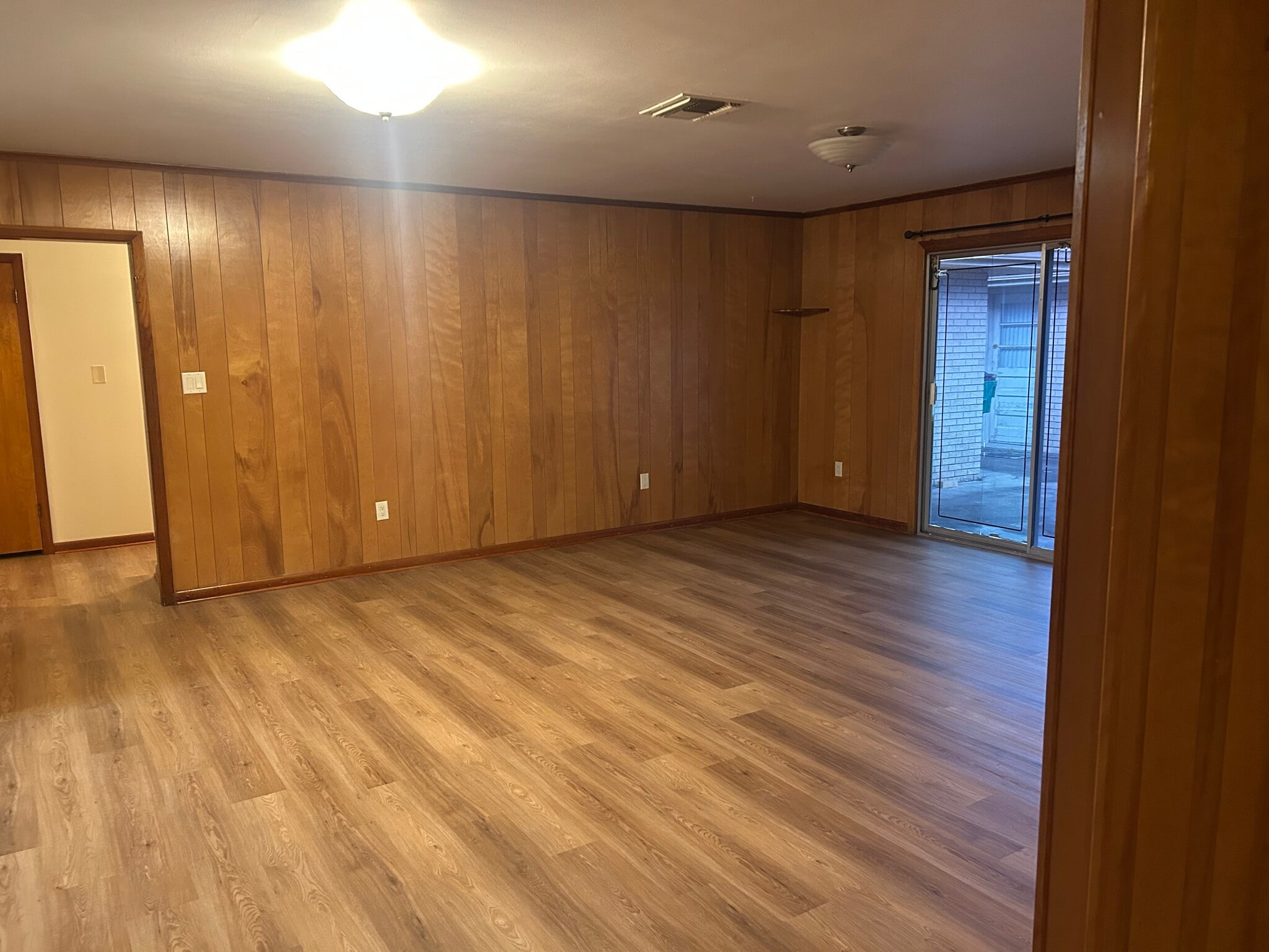 Building Photo - 127 Willow Dr