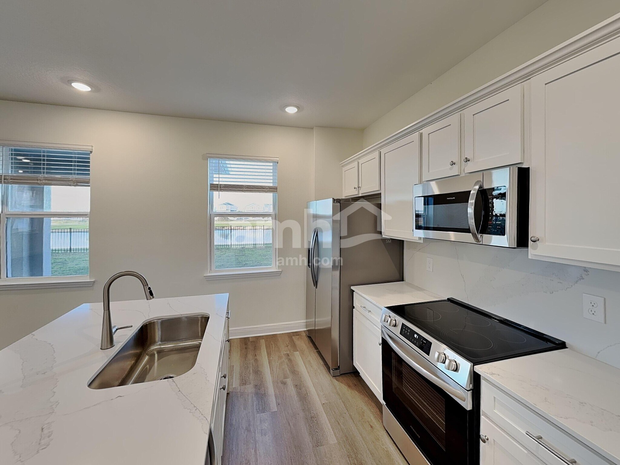 Building Photo - 5952 Sycamore Pl St