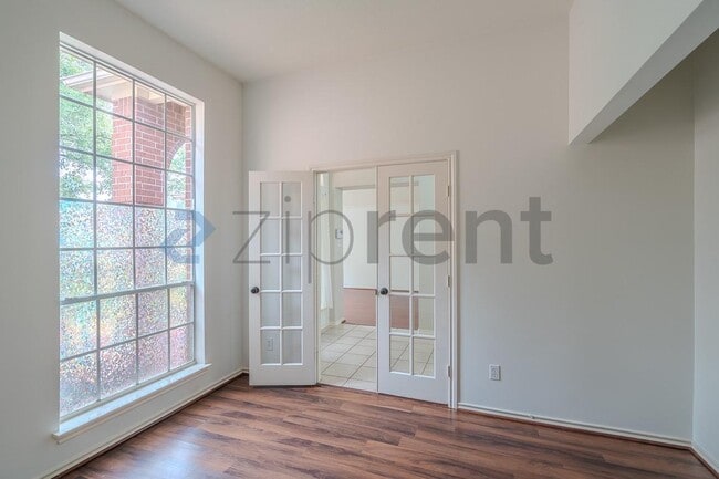 Building Photo - 14107 White Oak Gardens Dr